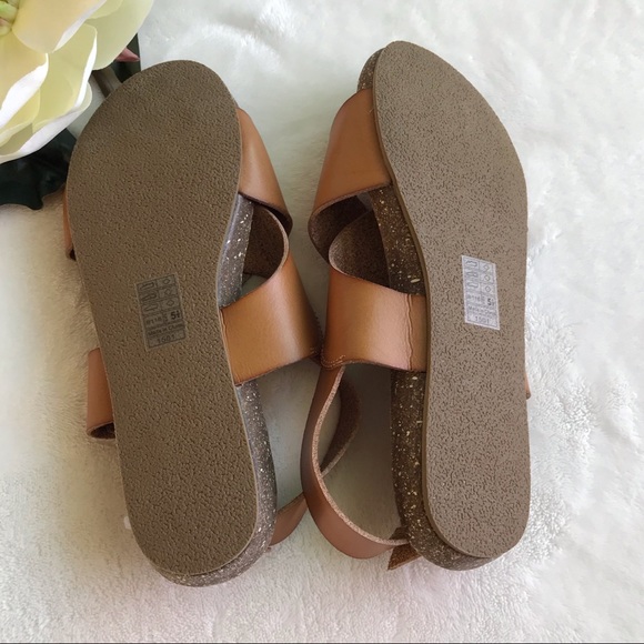 Size 5.5 Blowfish sandals - Picture 3 of 3